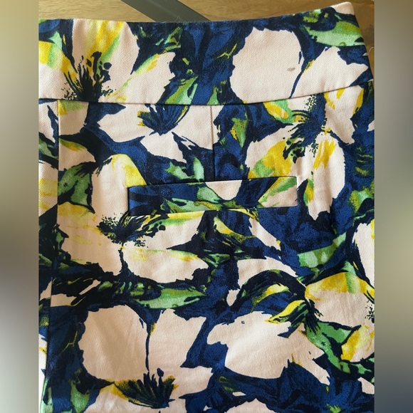 J Crew floral side-zip shorts. Size 2 - Picture 11 of 12